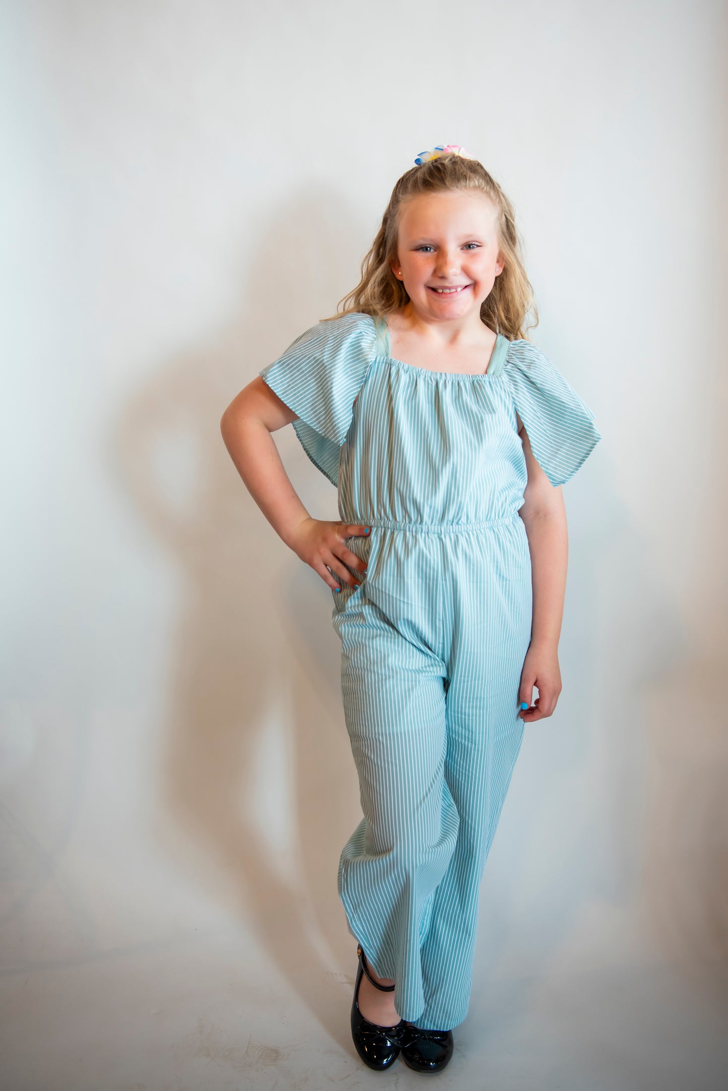 girl wearing a teal cotton pantsuit